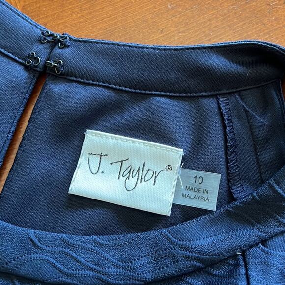 J.Taylor Woman Size 10 Navy Blue Textured Cold Shoulder Knit Dress NWT - Picture 6 of 11